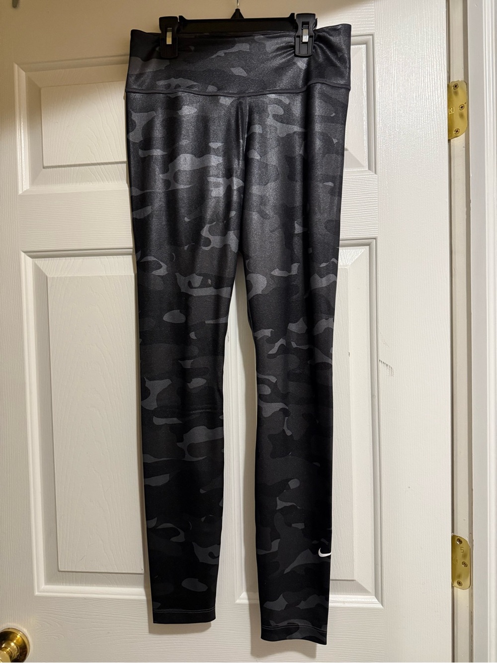 Nike Women’s Black Camo Performance Leggings (Size: M)